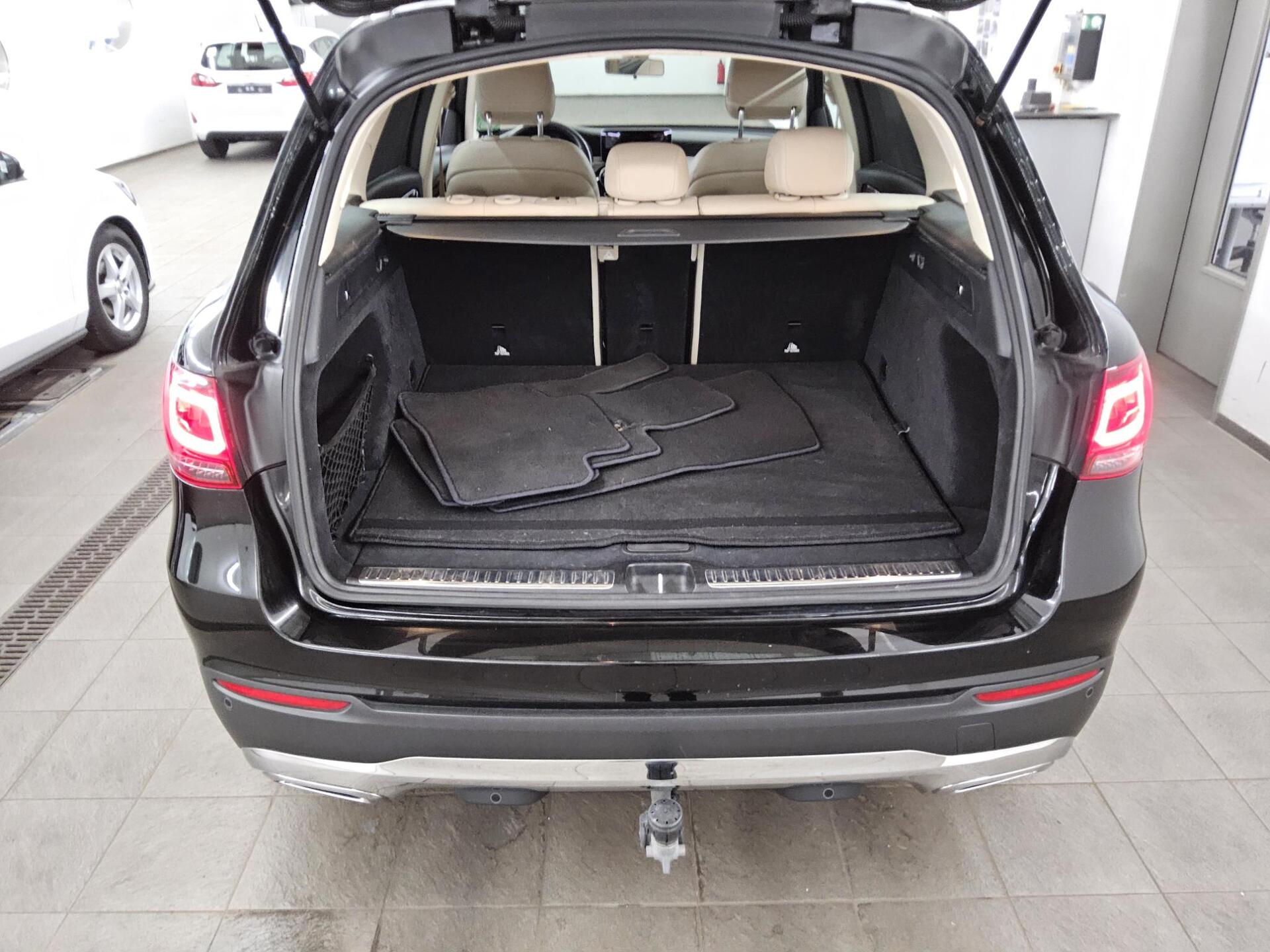 Mercedes-Benz GLC 220 d 4M Command LED Leder AHK 11