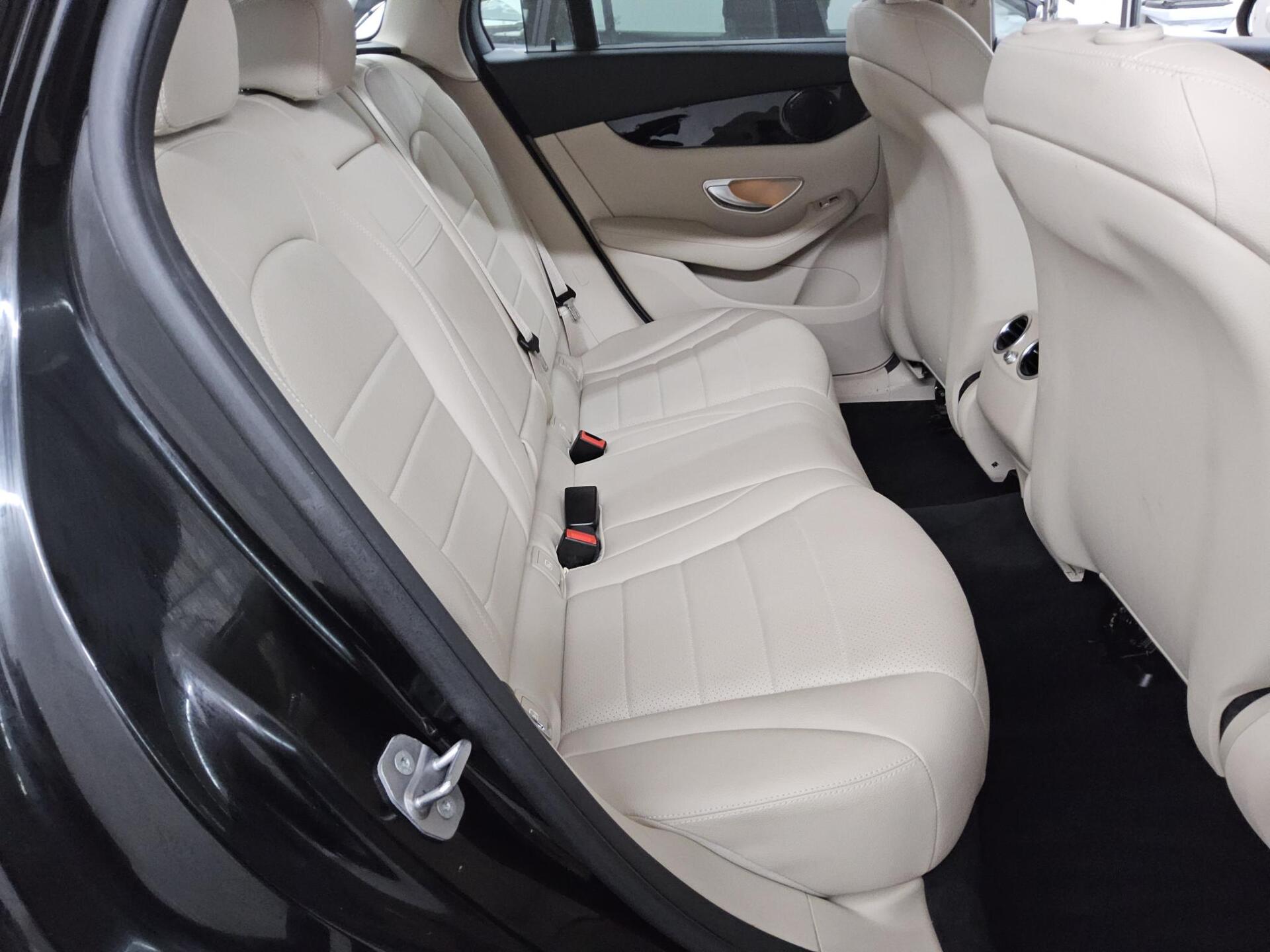 Mercedes-Benz GLC 220 d 4M Command LED Leder AHK 13