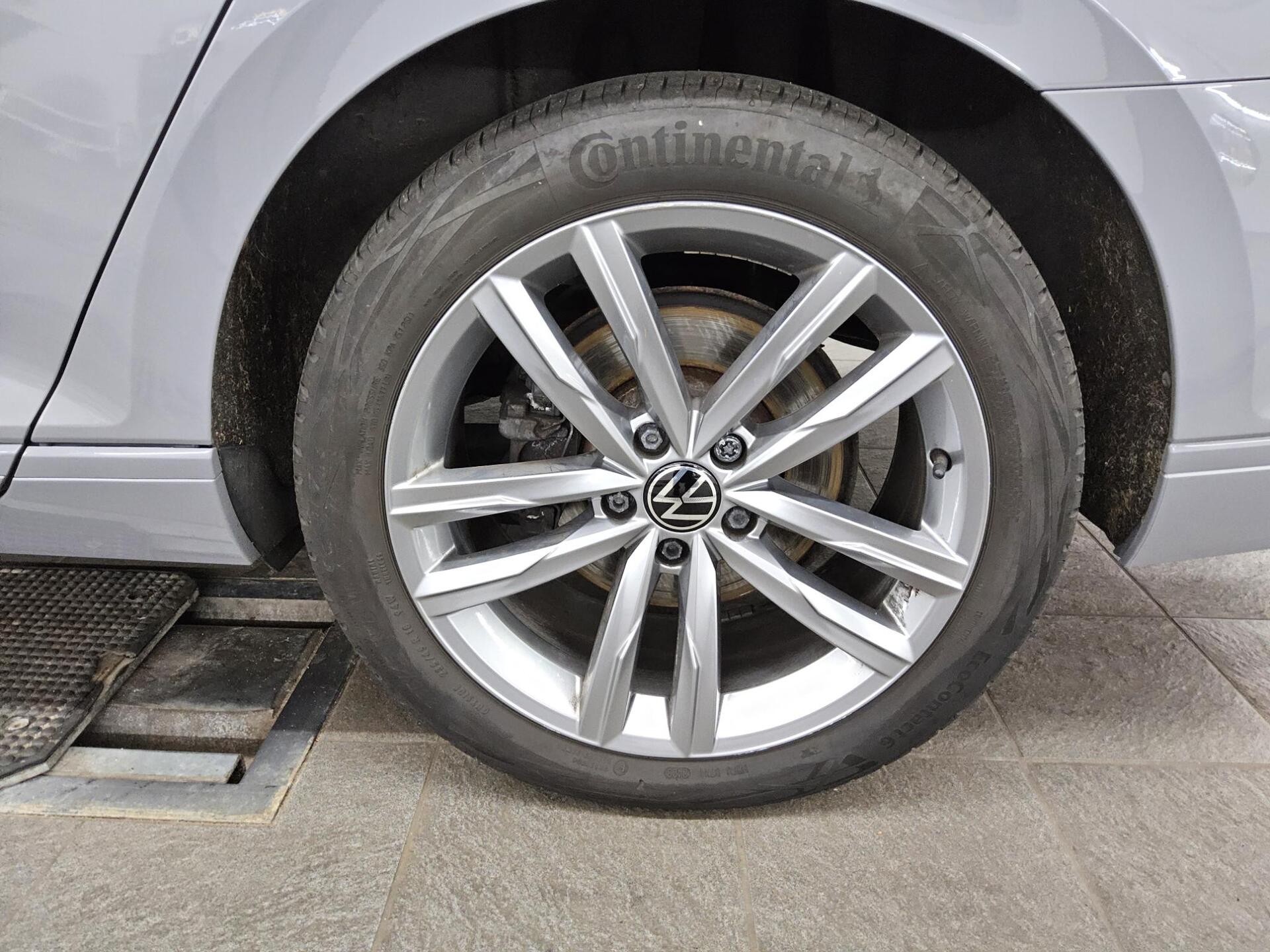 Volkswagen Passat Variant 2.0 TDI Business Navi LED DC AHK 11