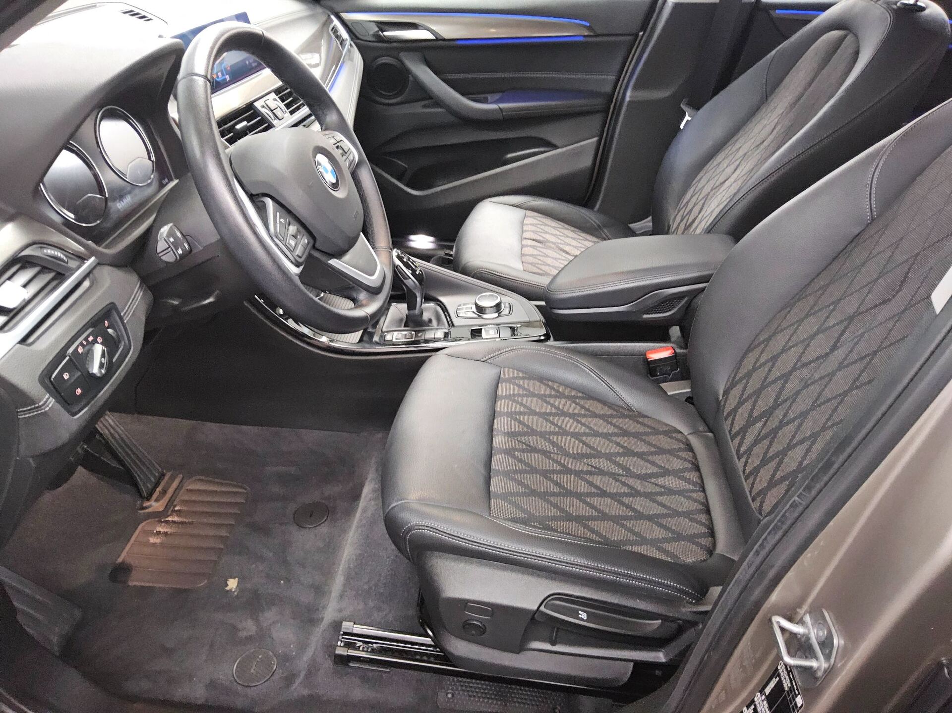BMW X1 xDrive18d X-Line T-Leder Navi LED PDC SHZ 5
