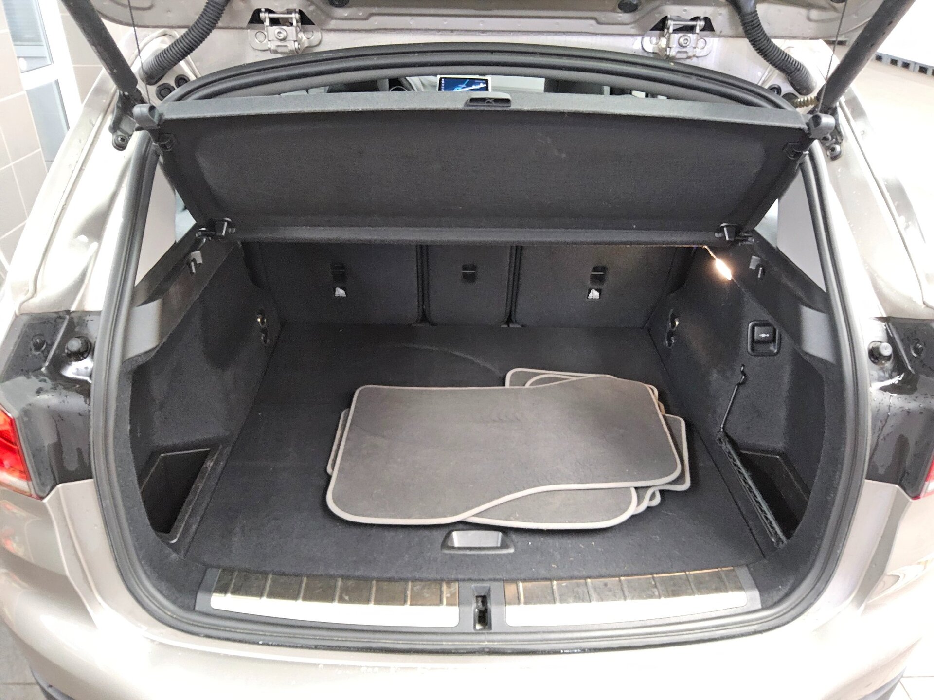 BMW X1 xDrive18d X-Line T-Leder Navi LED PDC SHZ 8