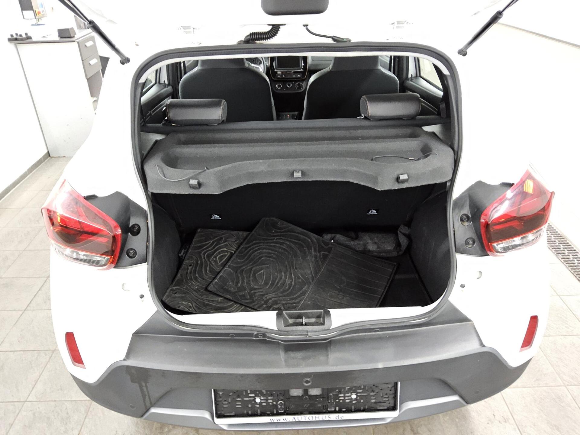 Dacia Spring Electric T-Leder 11