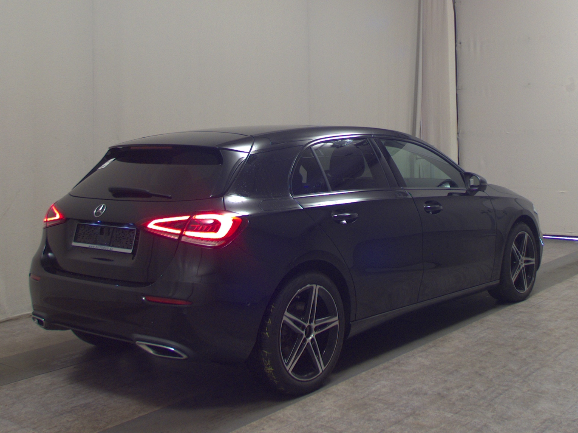 Mercedes-Benz A 250 Progressive Leder Navi MB-LED Pano Distro+ 4