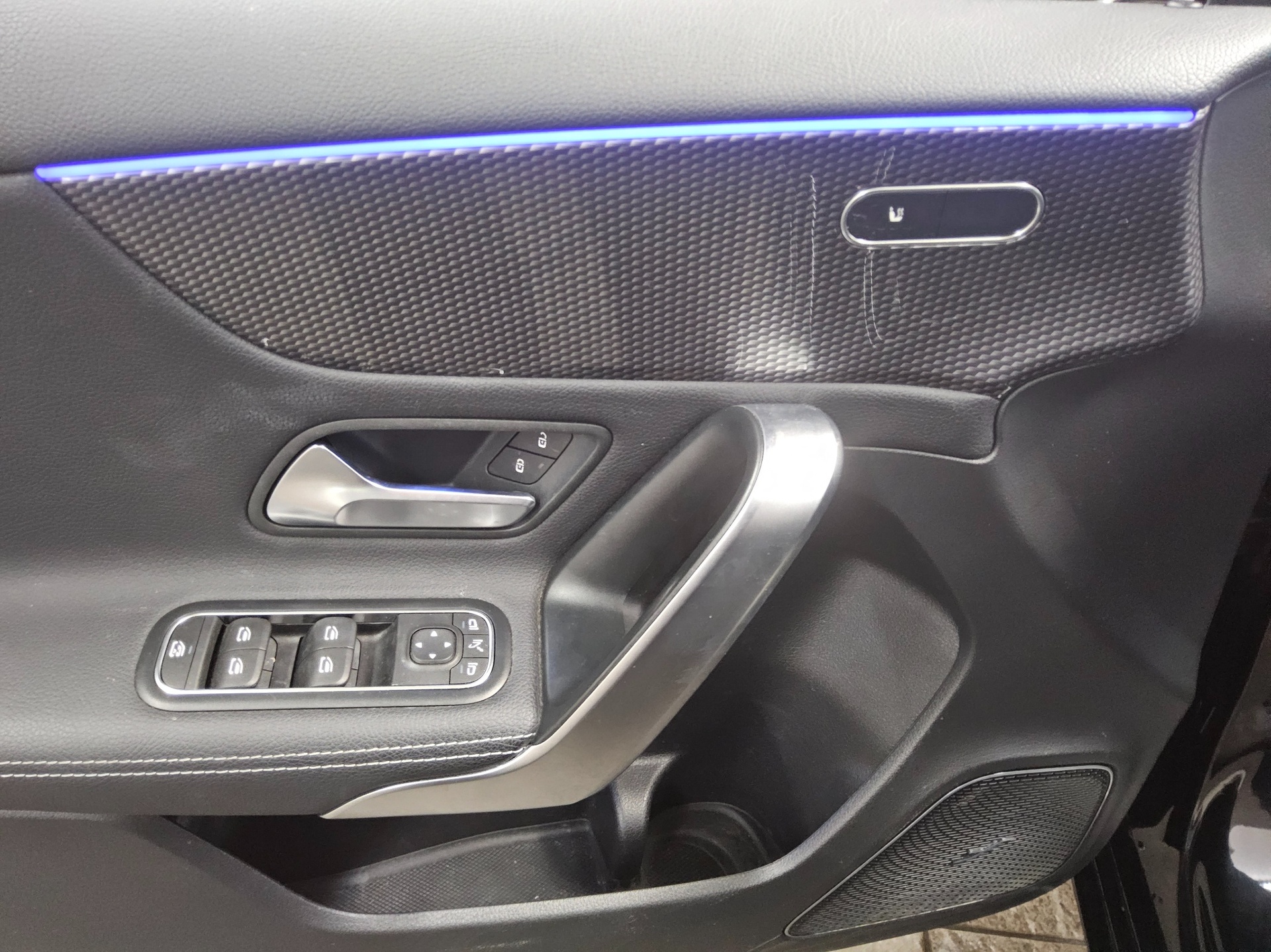 Mercedes-Benz A 250 Progressive Leder Navi MB-LED Pano Distro+ 9