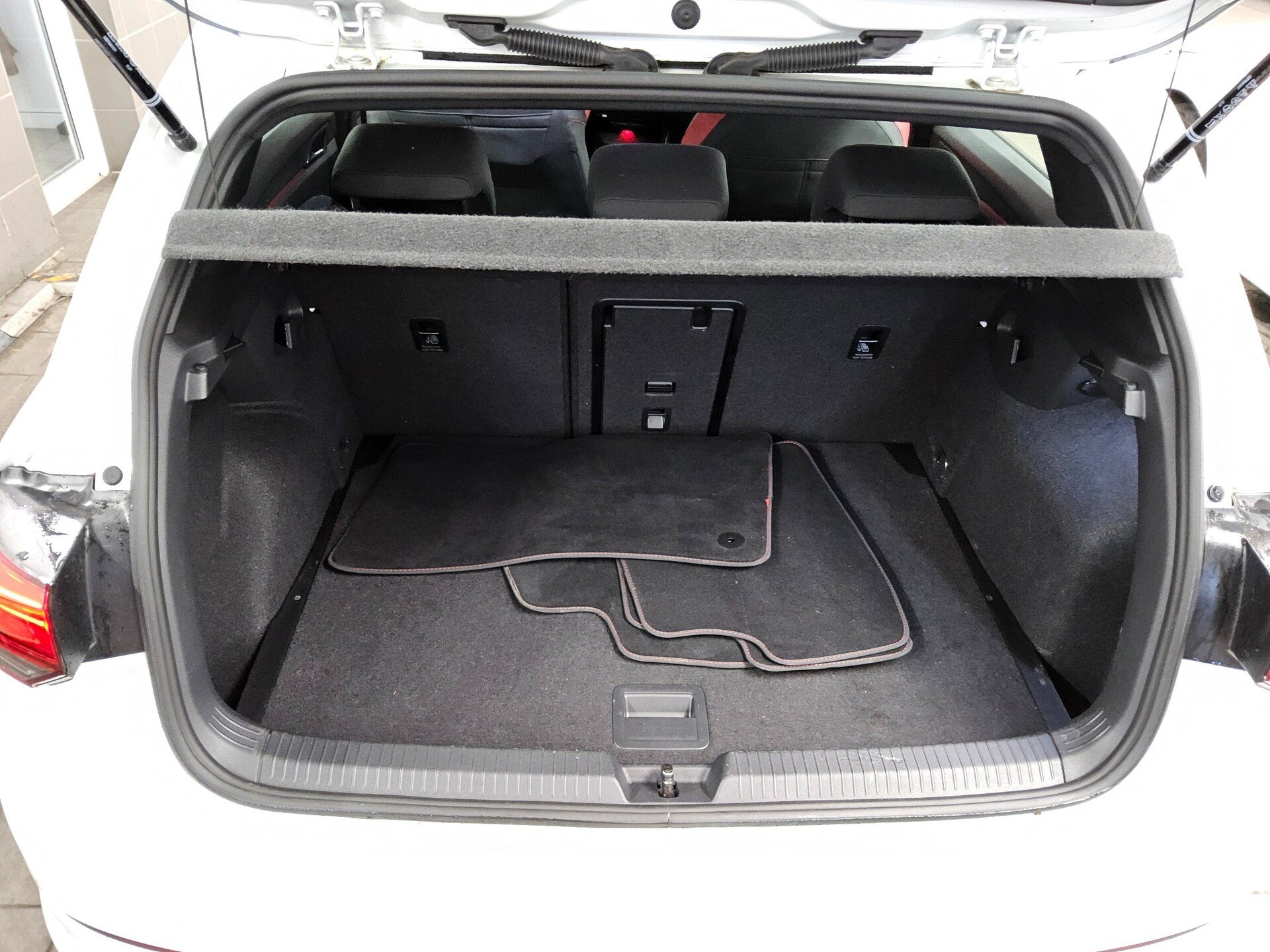Volkswagen Golf-8 2.0 TSI GTI LED+ DC 12