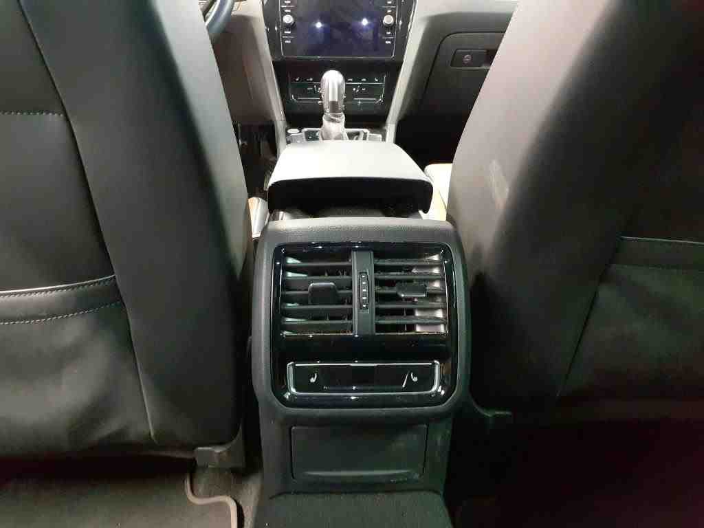Volkswagen Passat Variant 2.0 TDI Elegance LEDER NAVI LED RFK 12