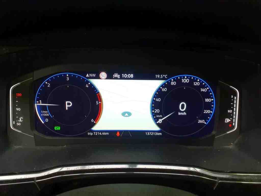 Volkswagen Touran 2.0 TDI Comf. Navi LED Pano 9