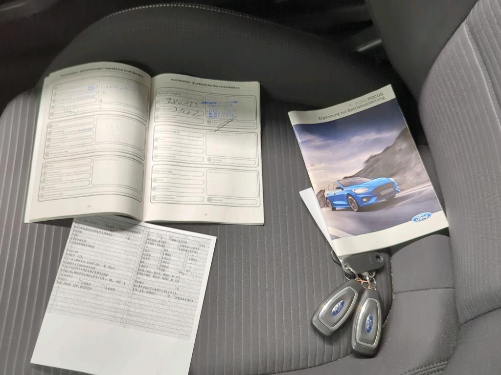 Ford Focus Turnier 1.5 EB Titanium Navi LED RFK SHZ 8