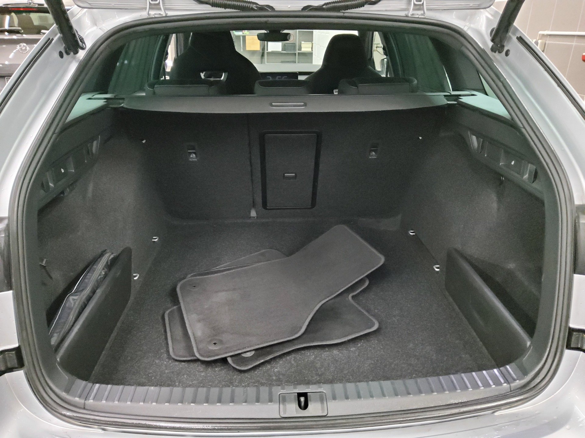 Skoda Octavia Kombi 2.0 TDI SportLine Navi RfK vc LED+ 13