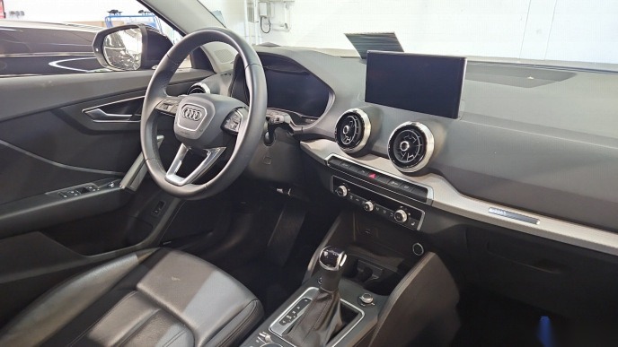 Audi Q2 2.0 TDI Q2 2.0 TDI Leder NAVI 6