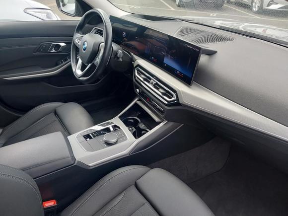 BMW 320dA Touring Leder NAVI SHZ PDC LED 6