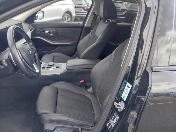 BMW 320dA Touring Leder NAVI SHZ PDC LED 7