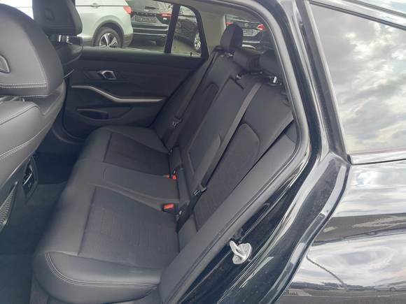 BMW 320dA Touring Leder NAVI SHZ PDC LED 8