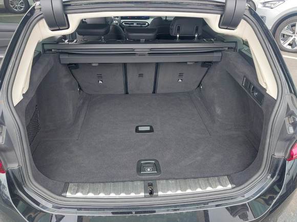 BMW 320dA Touring Leder NAVI SHZ PDC LED 9
