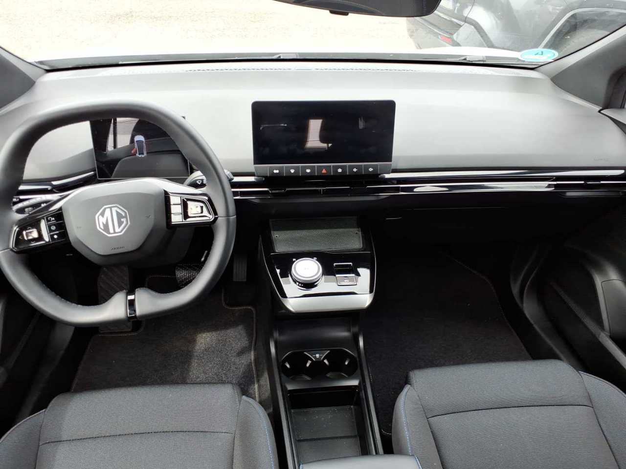 MG MG4 LED CARPLAY ANDROID KLIMAAUT PDC 6