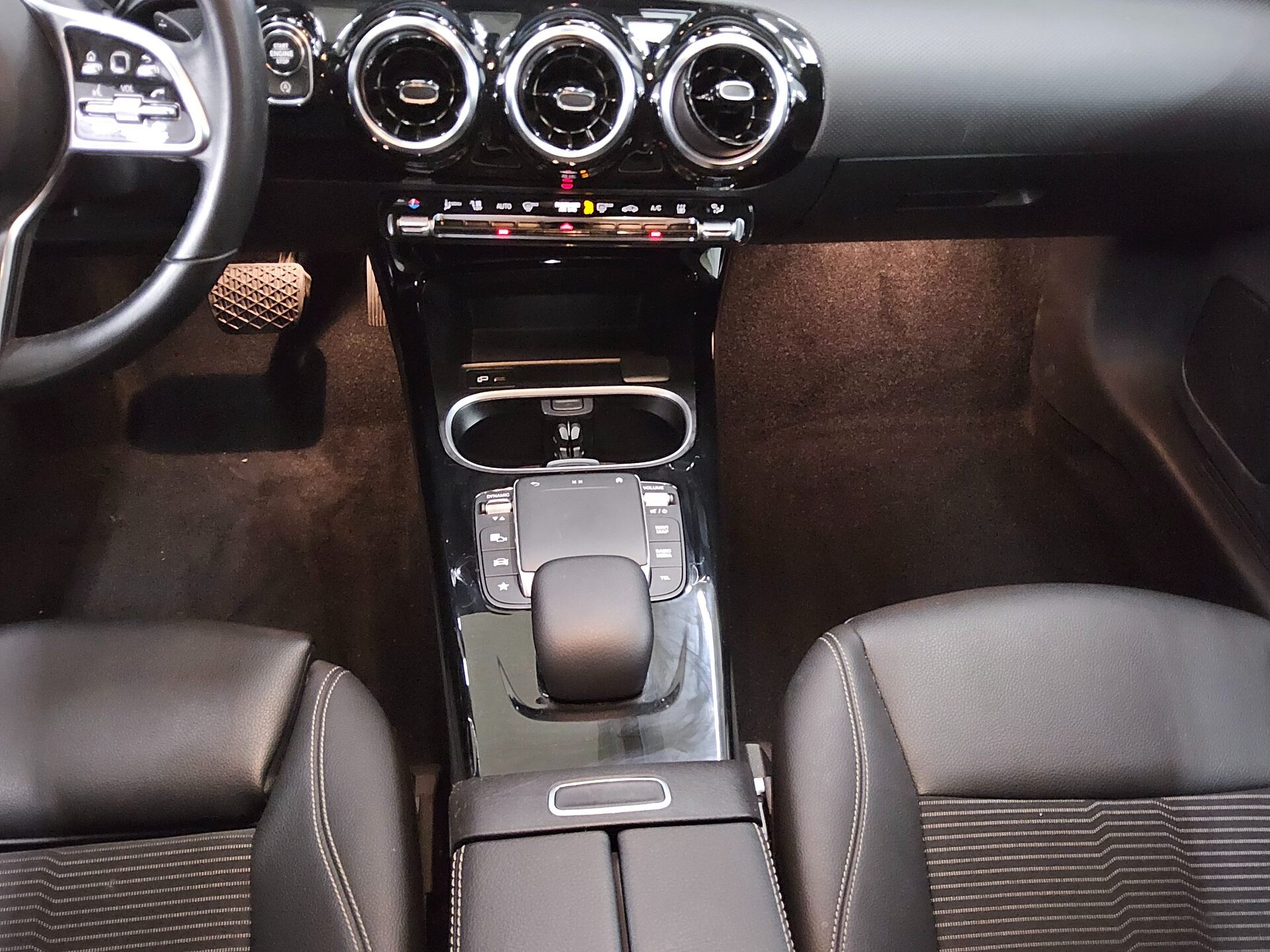 Mercedes-Benz CLA 220 SB d Progressive Leder Navi LED 6