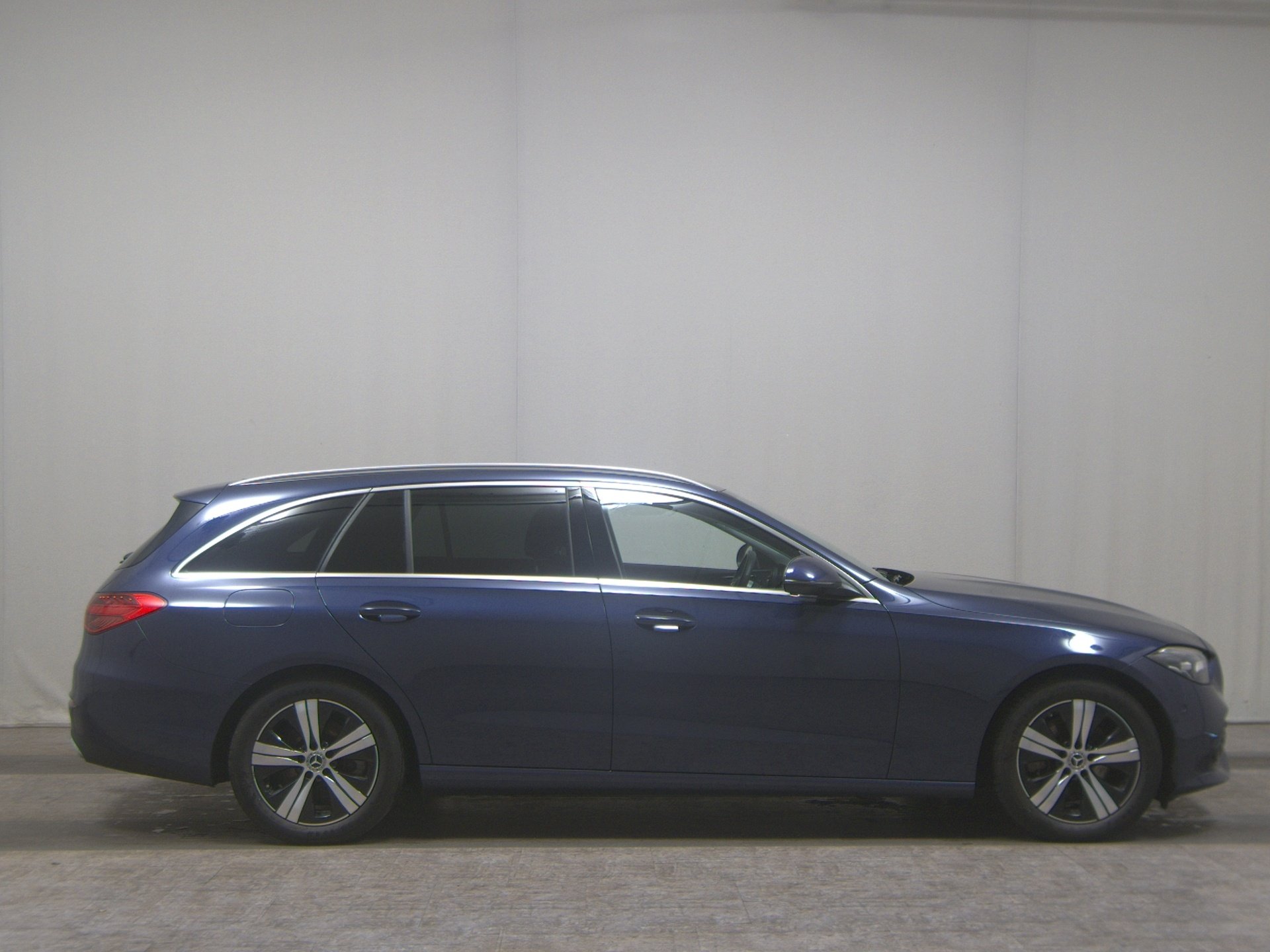 Mercedes-Benz C 220 T d Avantgarde Navi LED Shz el:Heck AHK PDC