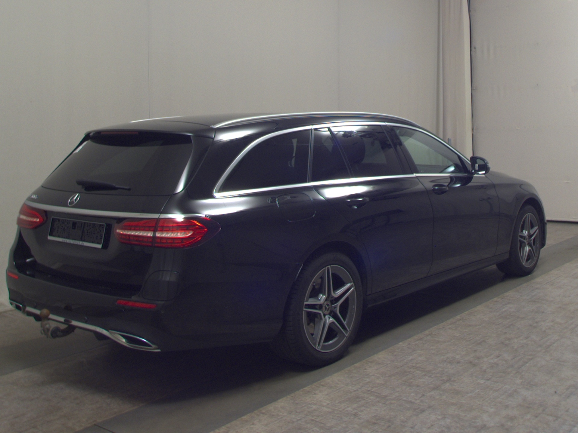 Mercedes-Benz E 300 T e AMG-Line 4