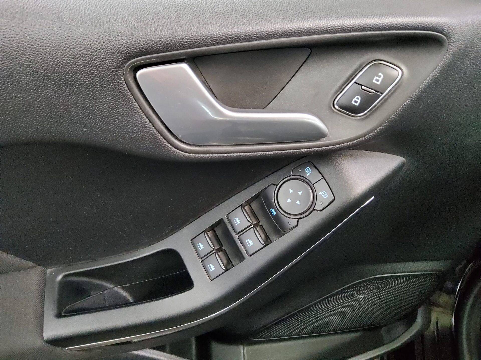 Ford Fiesta 1.0 EB Titanium Navi LED Parkpilot RFK SHZ 9
