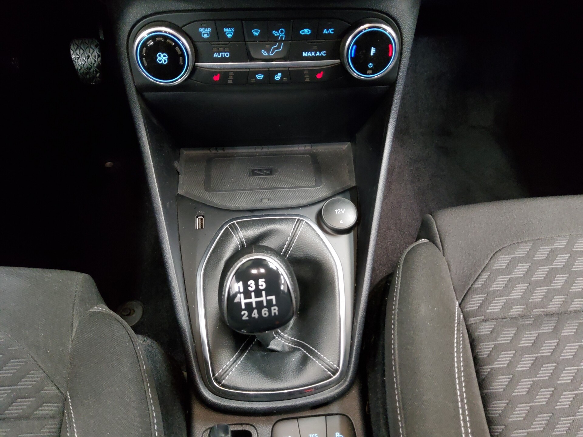 Ford Fiesta 1.0 EB Titanium Navi LED Parkpilot RFK SHZ 6