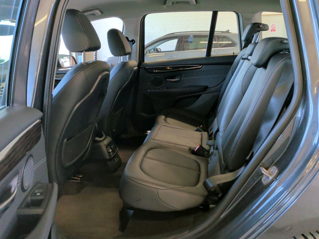 BMW 218d Luxury-Line NAVI LED LEDER SHZ PDC 7