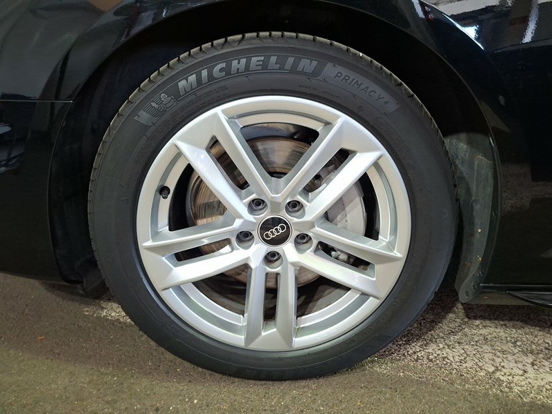 Audi A4 Avant 40 TDI advanced NAVI SHZ PDC LED AHK 12