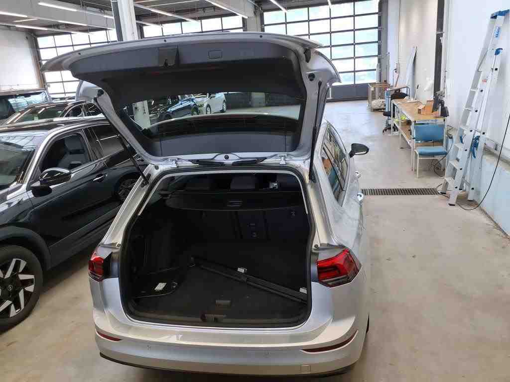 Volkswagen Golf Var. 2.0 TDI Life AHK RFK 11