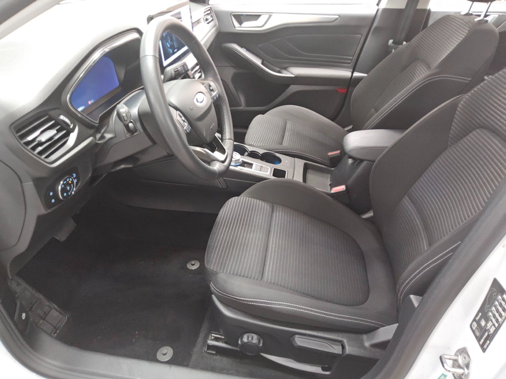 Ford Focus Turnier 1.5 EB Titanium X Navi LED RFK 9