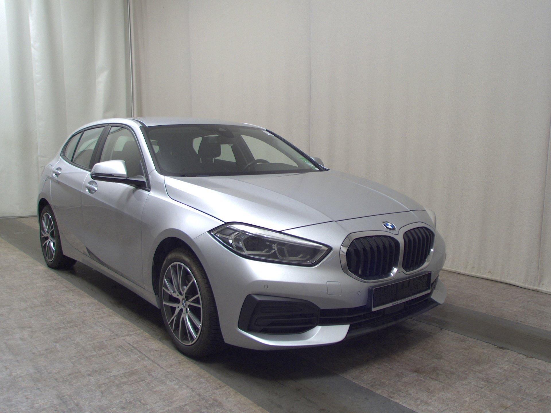BMW 118dA Advantage Navi LED AHK PDC SHZ 3