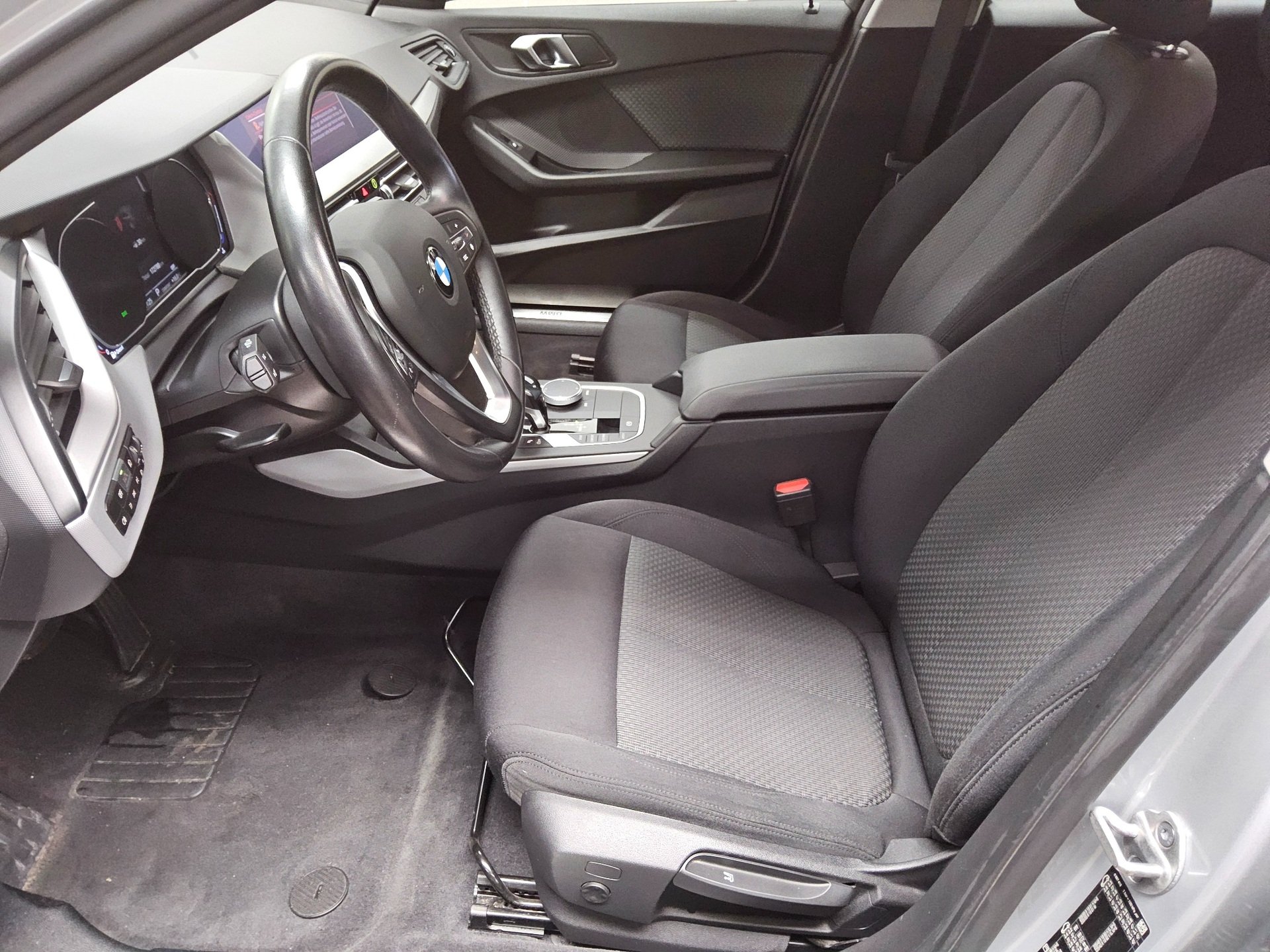 BMW 118dA Advantage Navi LED AHK PDC SHZ 8