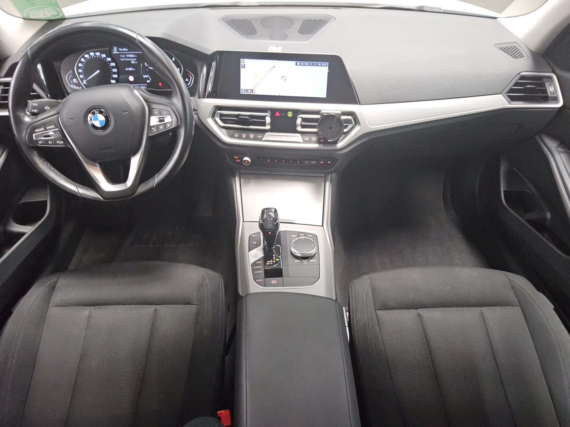 BMW 320dA Connected 5