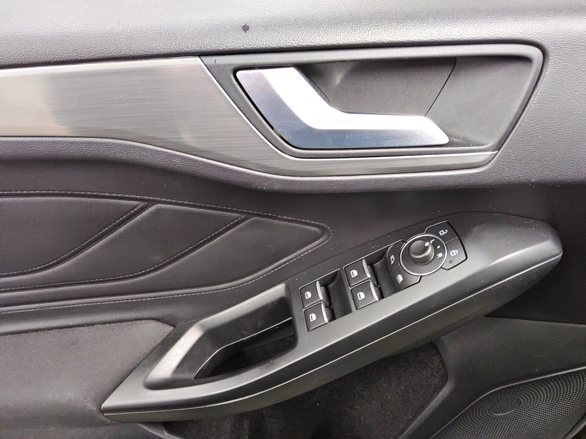 Ford Focus Turnier 1.5 EB Titanium X Navi LED RFK 10