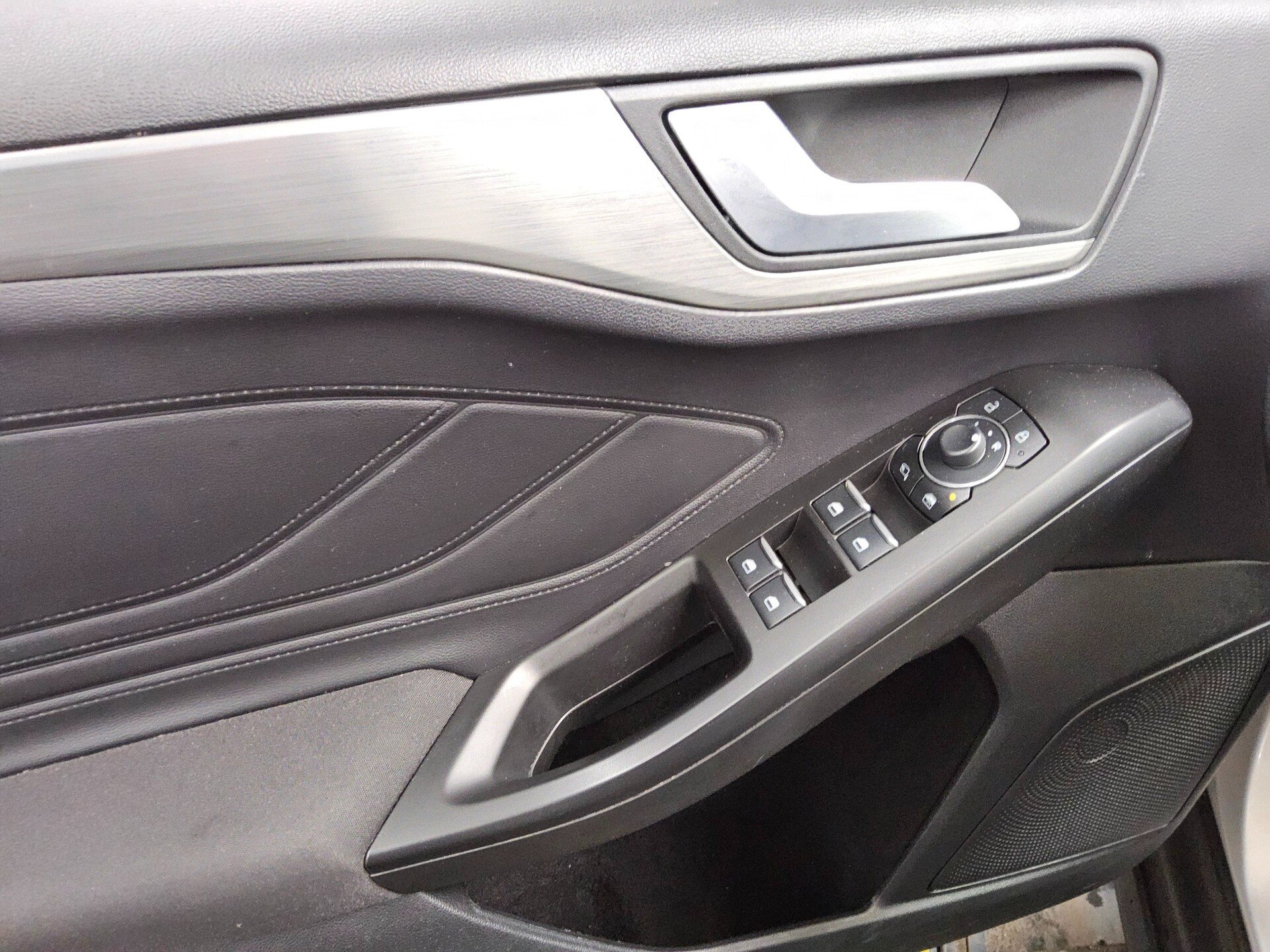 Ford Focus Turnier 1.5 EB Titanium X Navi LED RFK 10