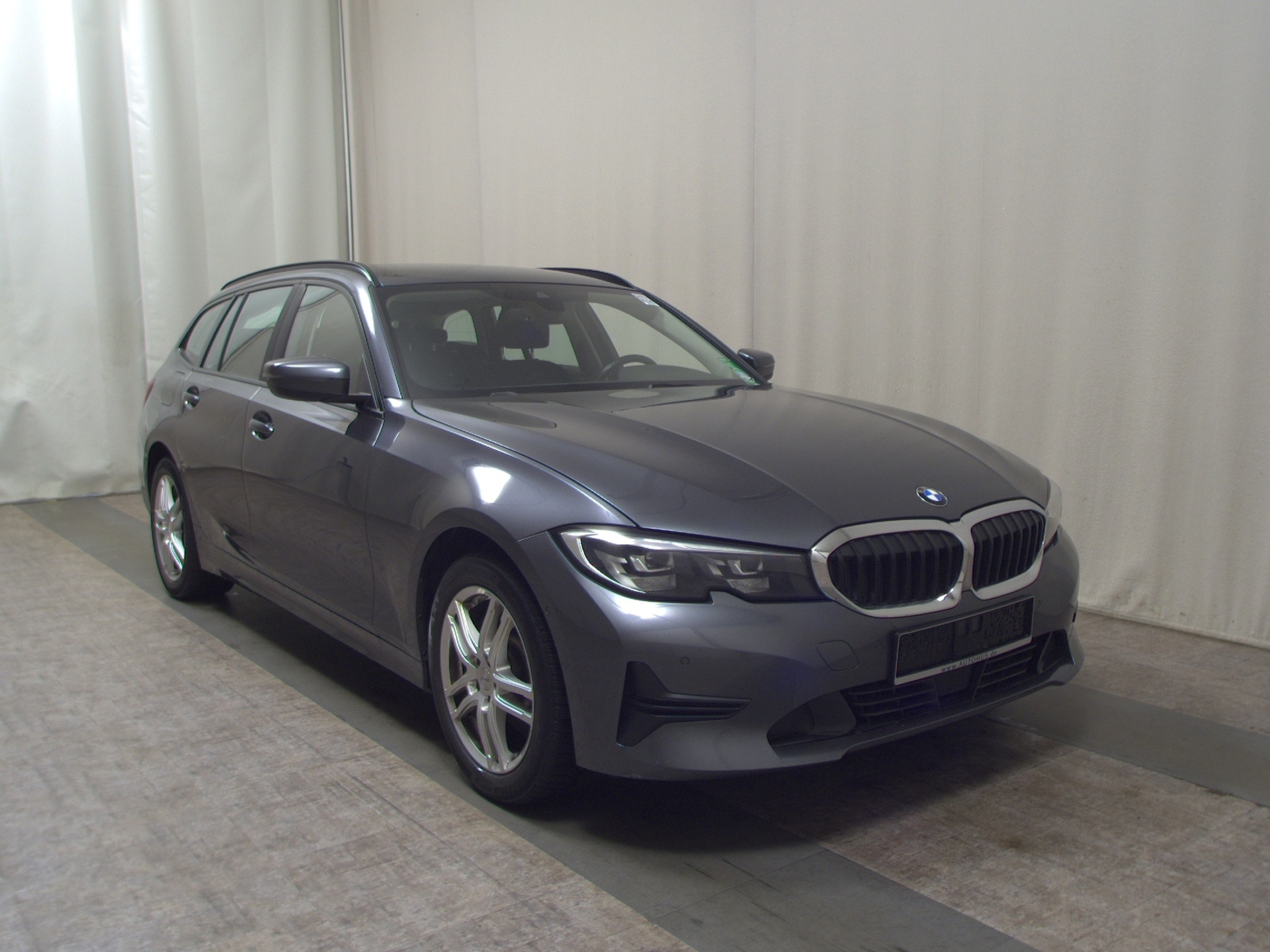 BMW 330iA Touring 3