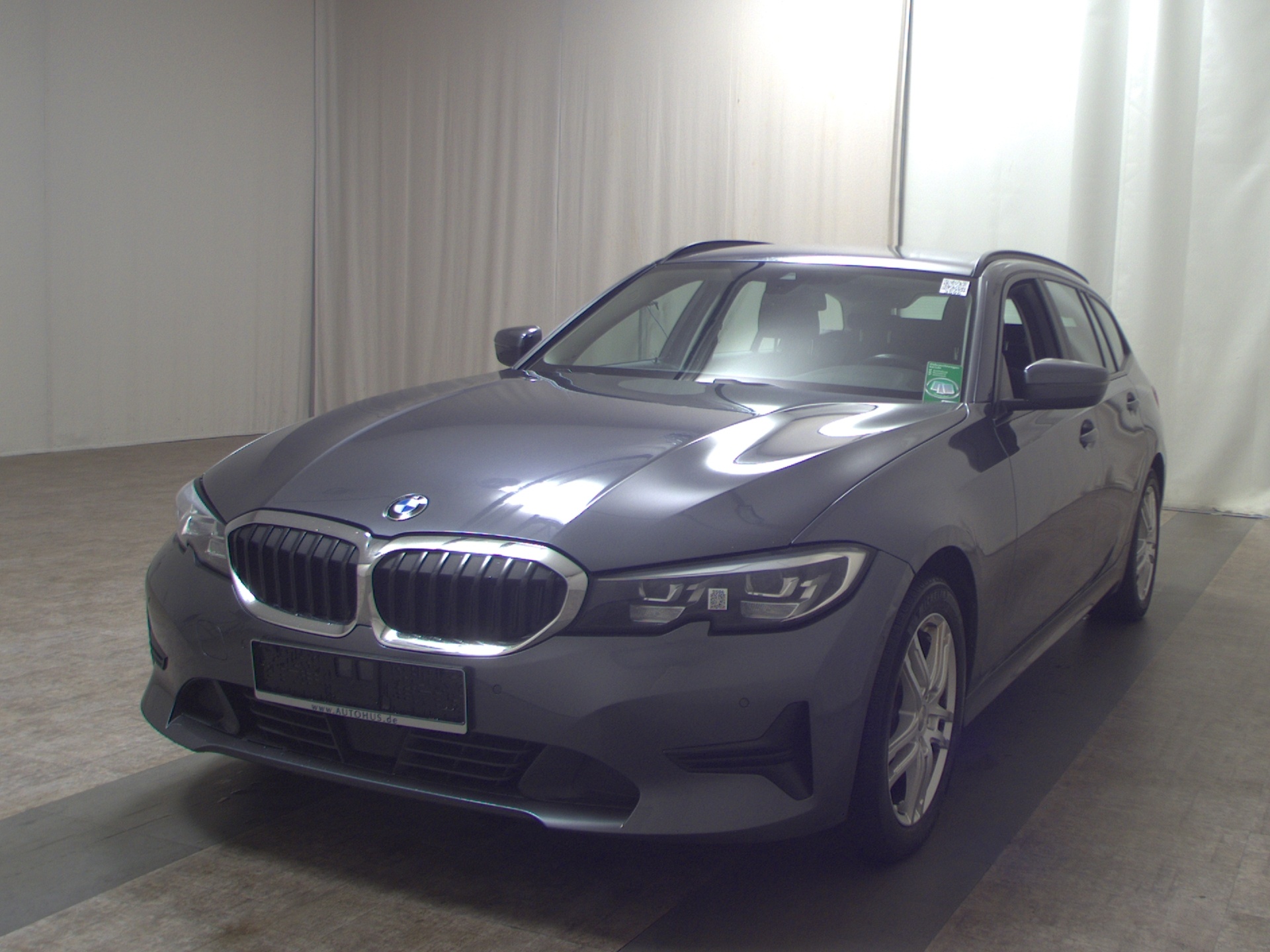 BMW 330iA Touring 2