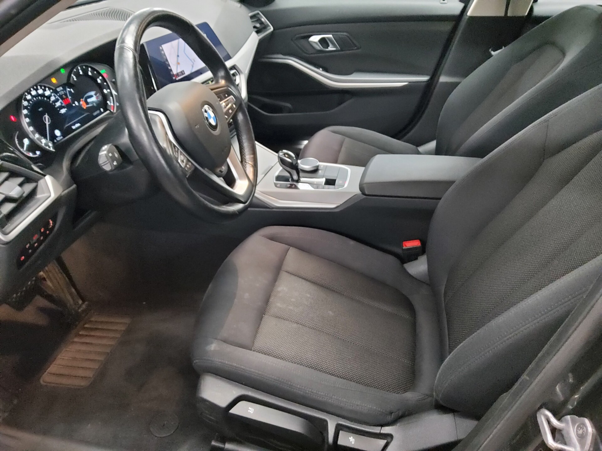 BMW 330iA Touring 8