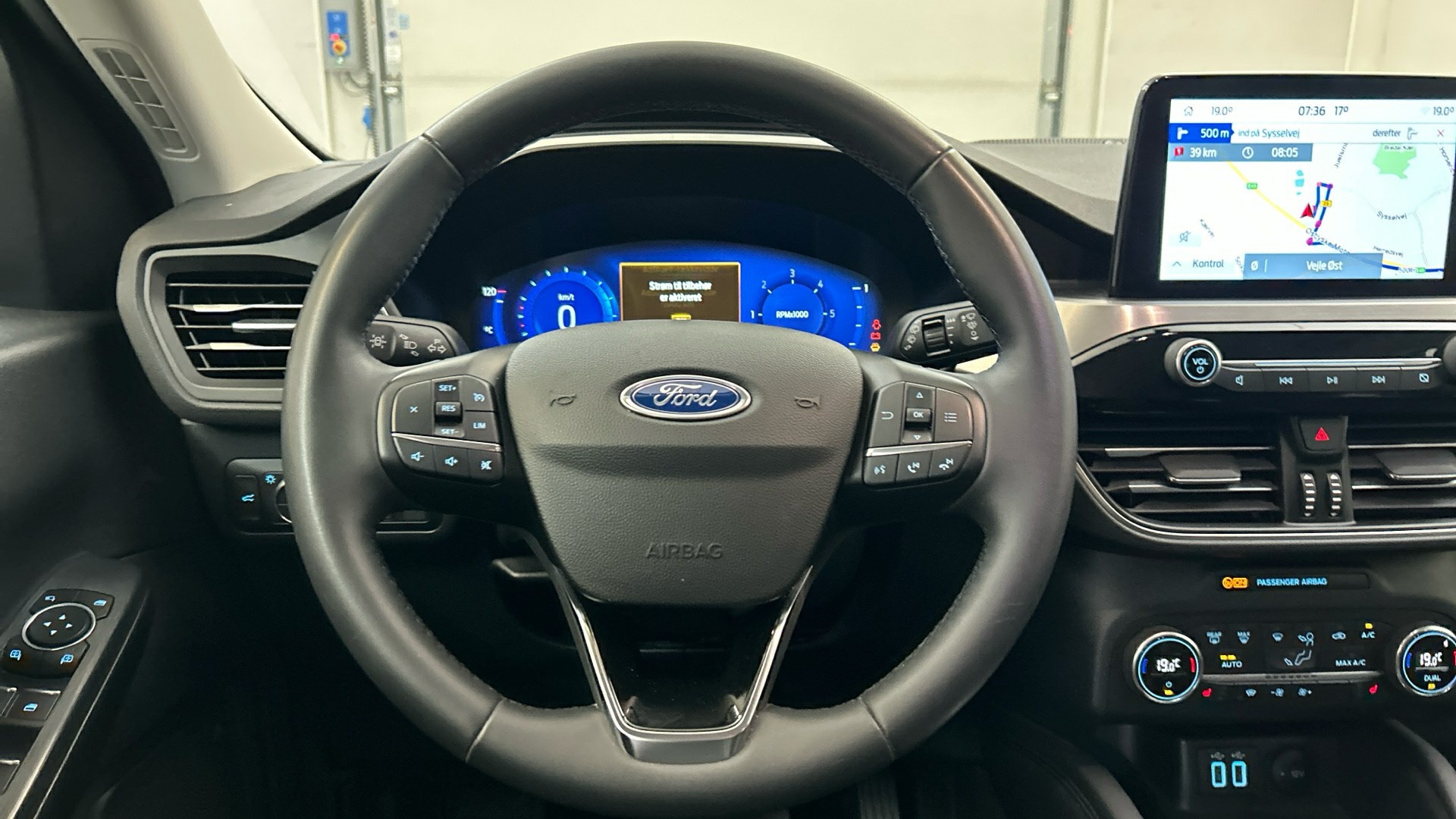 Ford Kuga 1.5 EB Titanium X NAVI KLIMAAUT SHZ RFK LED 7