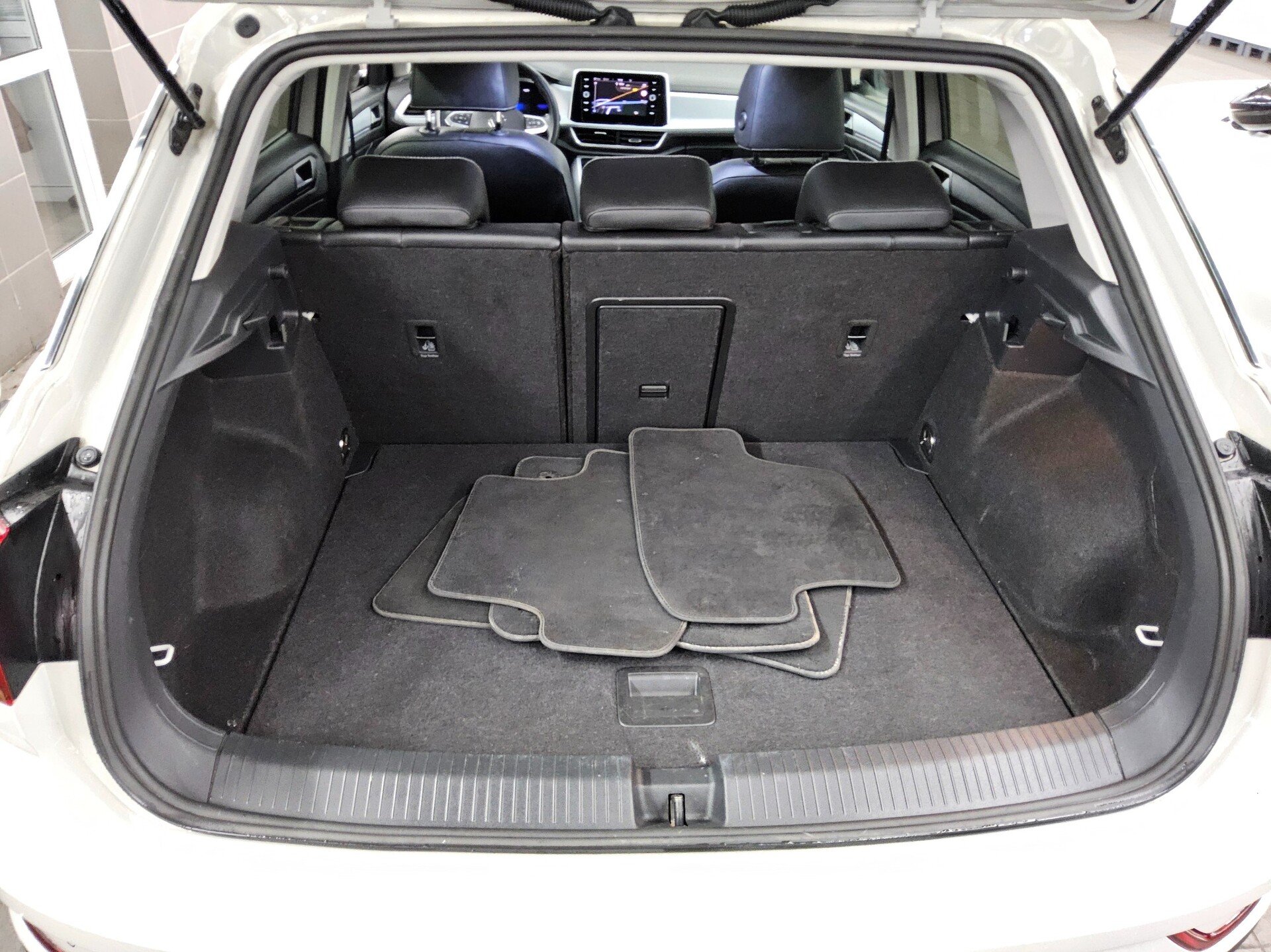 Volkswagen T-Roc 1.0 TSI Navi LED DC ACC PDC Shz 12