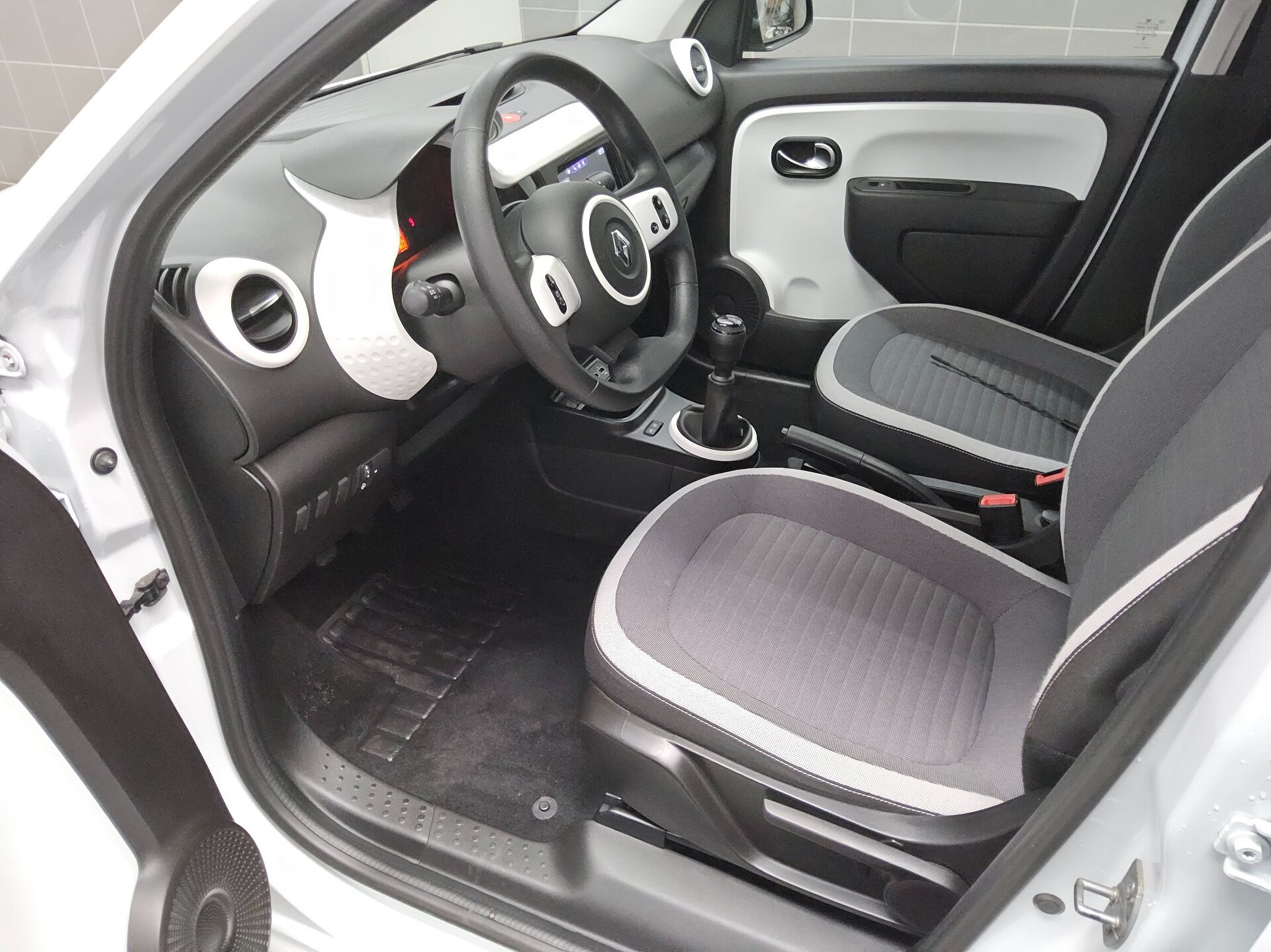Renault Twingo 1.0 Equilibre KLIMA BT ZV USB 8