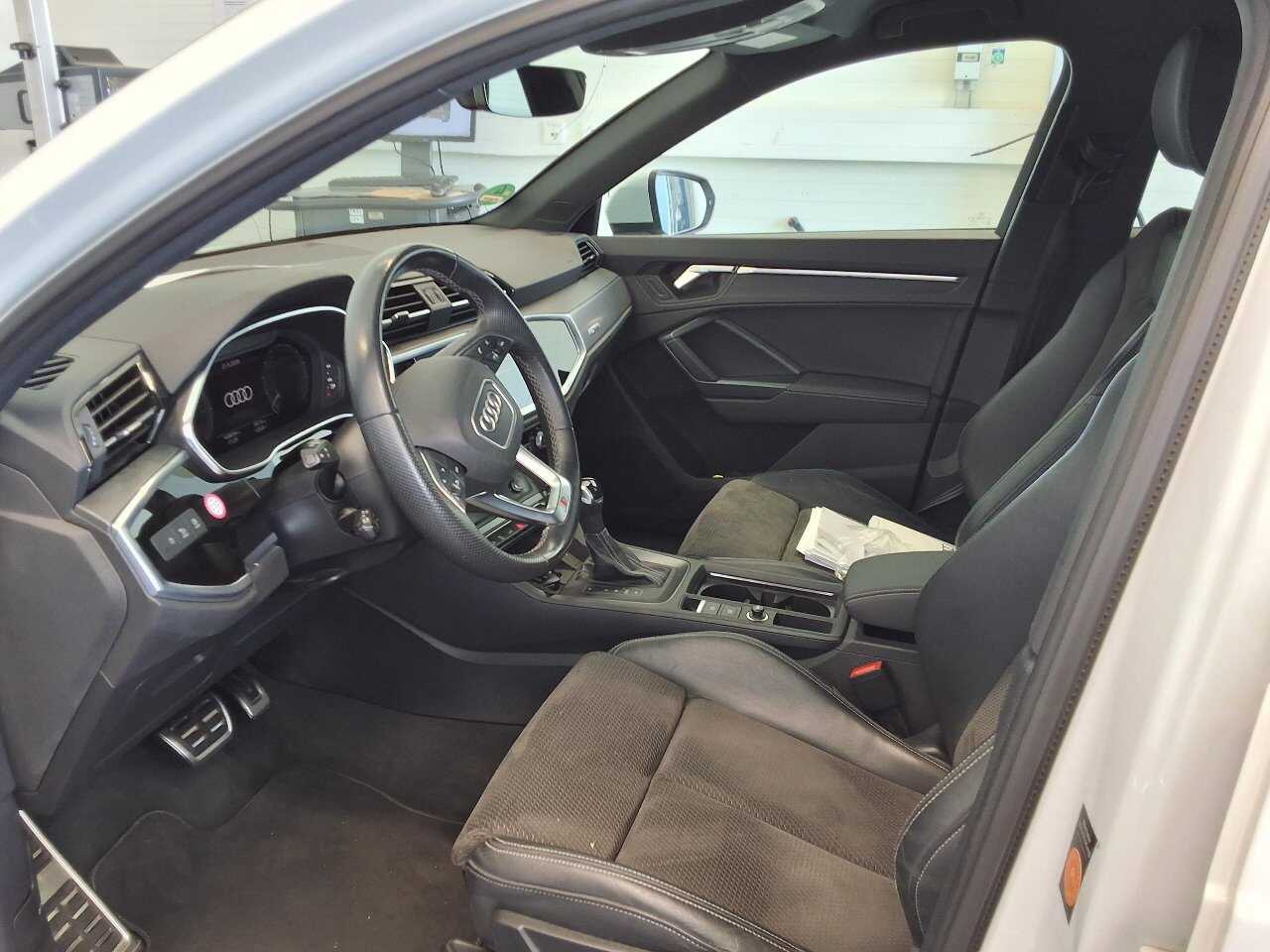 Audi Q3 1.4 TFSI e-tron S-Line T-LEDER NAVI SPORTSITZE KLIMAAUT RADIO 5