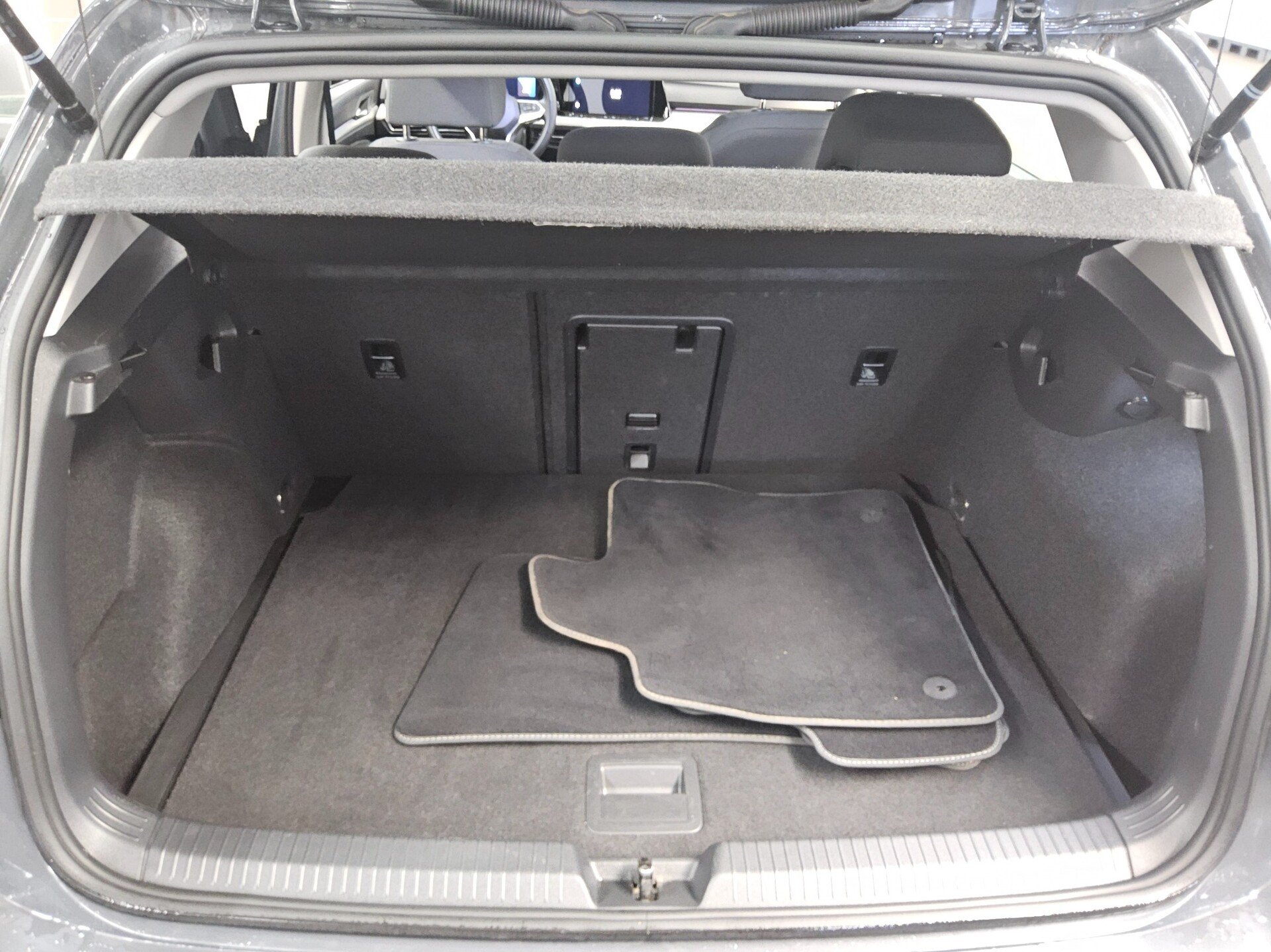 Volkswagen Golf-8 2.0 TDI Life Navi LED ACC PDC Shz 11