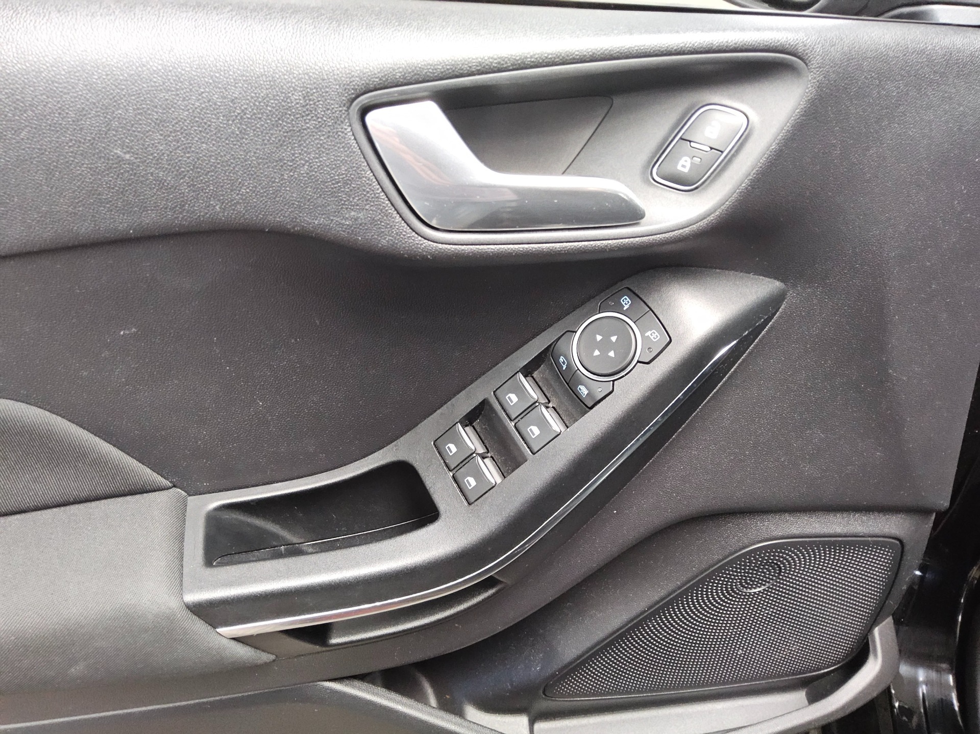Ford Fiesta 1.0 EB Titanium 9