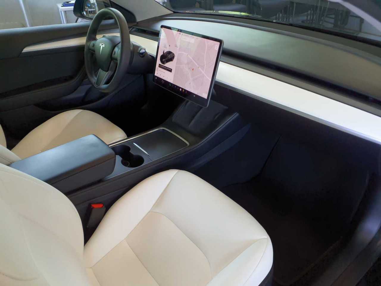 Tesla Model 3 SHZ RFK ACC LENKRADHZG AUTOP. 6