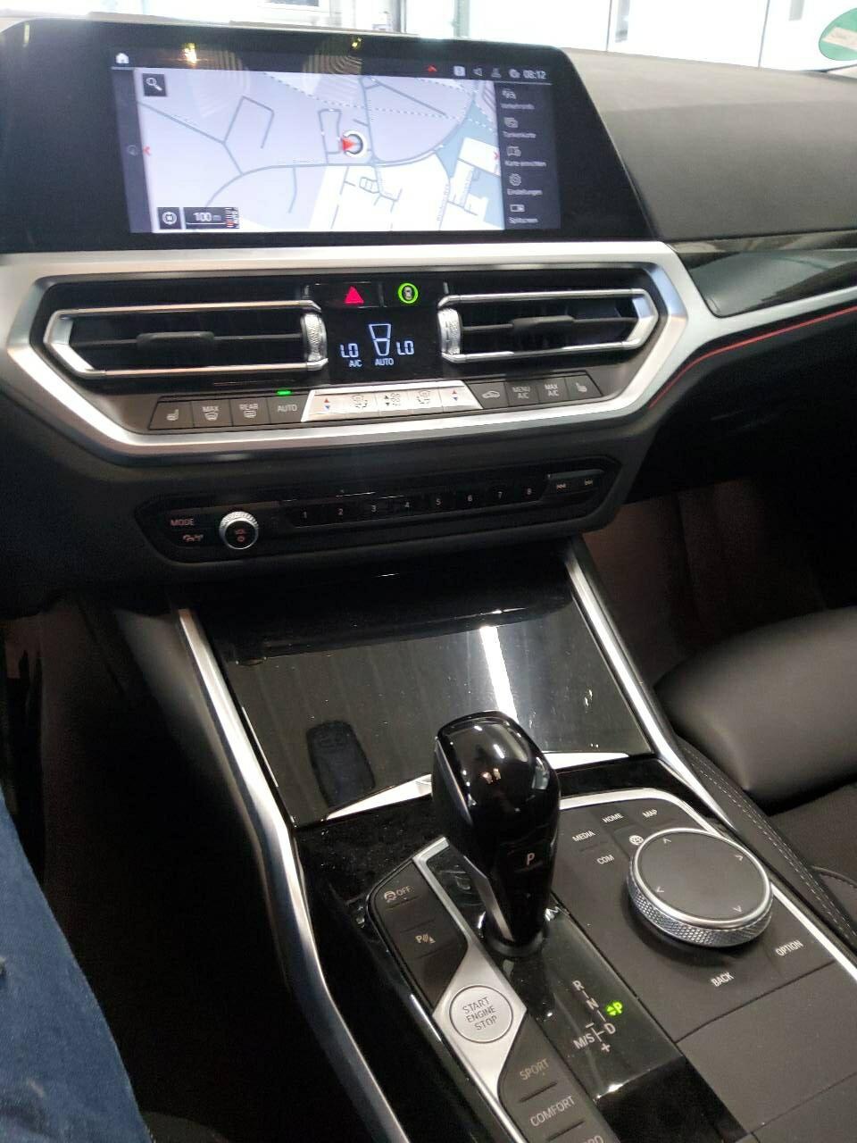 BMW 318dA Advantage AHK T-Leder 8