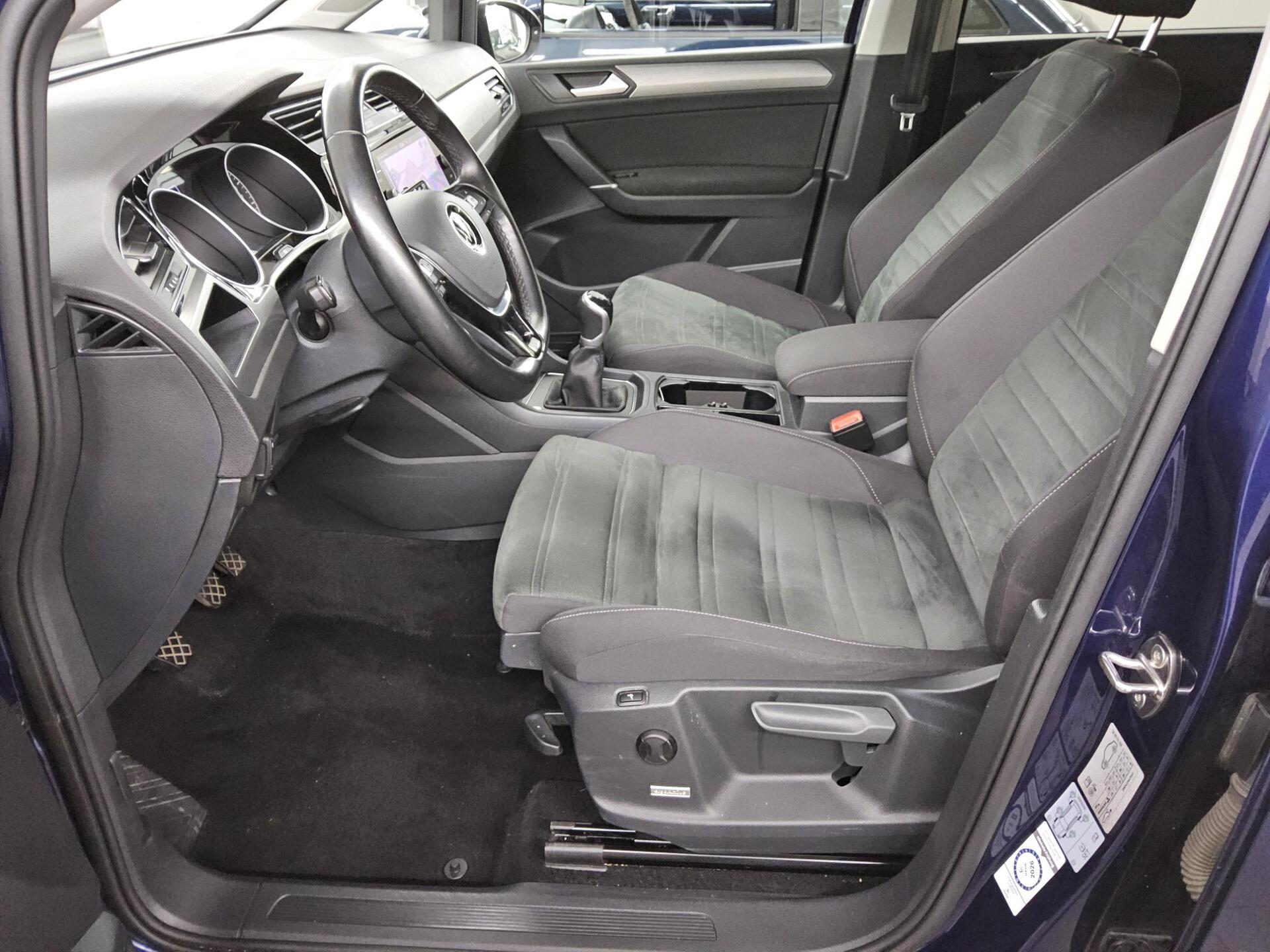 Volkswagen Touran 2.0 TDI Comf. Navi RFK ACC Keyless Shz 8