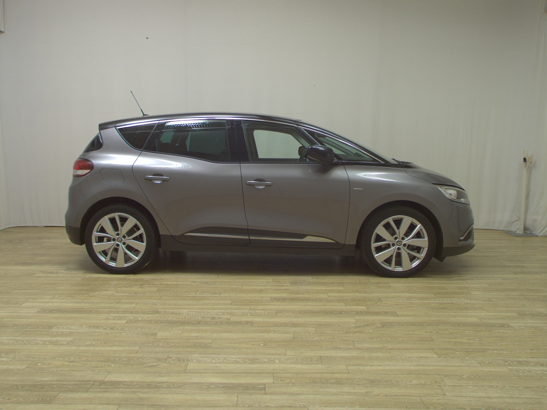 Renault Scenic 1.3 TCe Limited Navh PDC AHK Shz