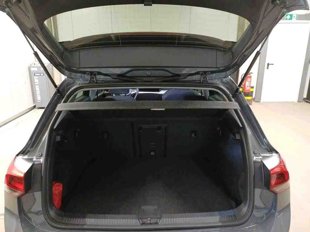 Volkswagen Golf-8 2.0 TDI Move 2.0 TDI MOVE NAVI LED 10