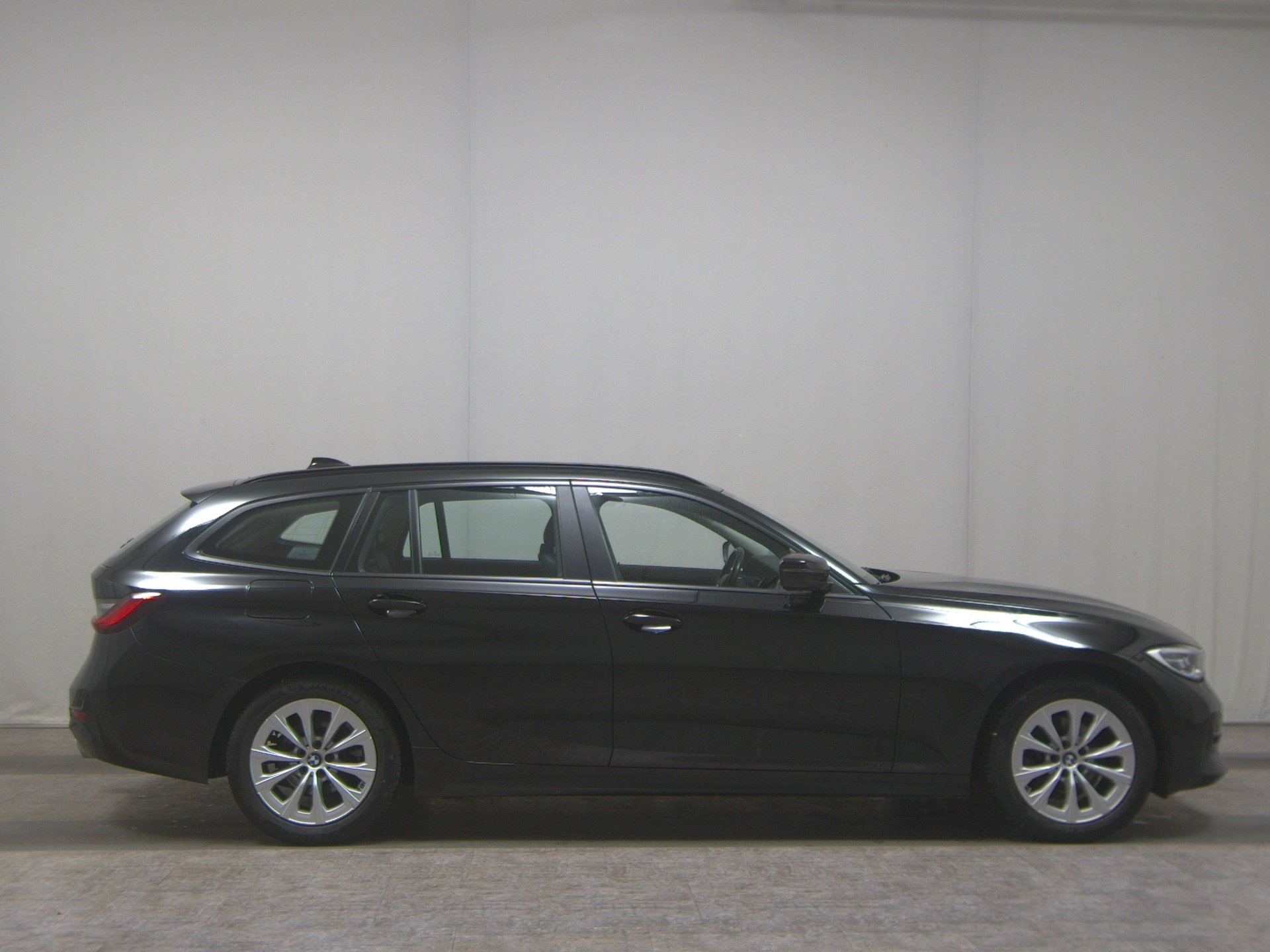 BMW 320dA Touring Advantage Navi LED LC-Pro AHK HiFi T-Leder