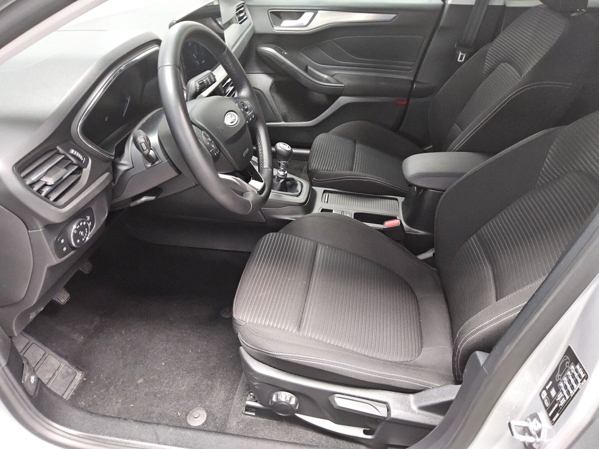 Ford Focus Turnier 1.0 EB Titanium Navi LED Shz 8