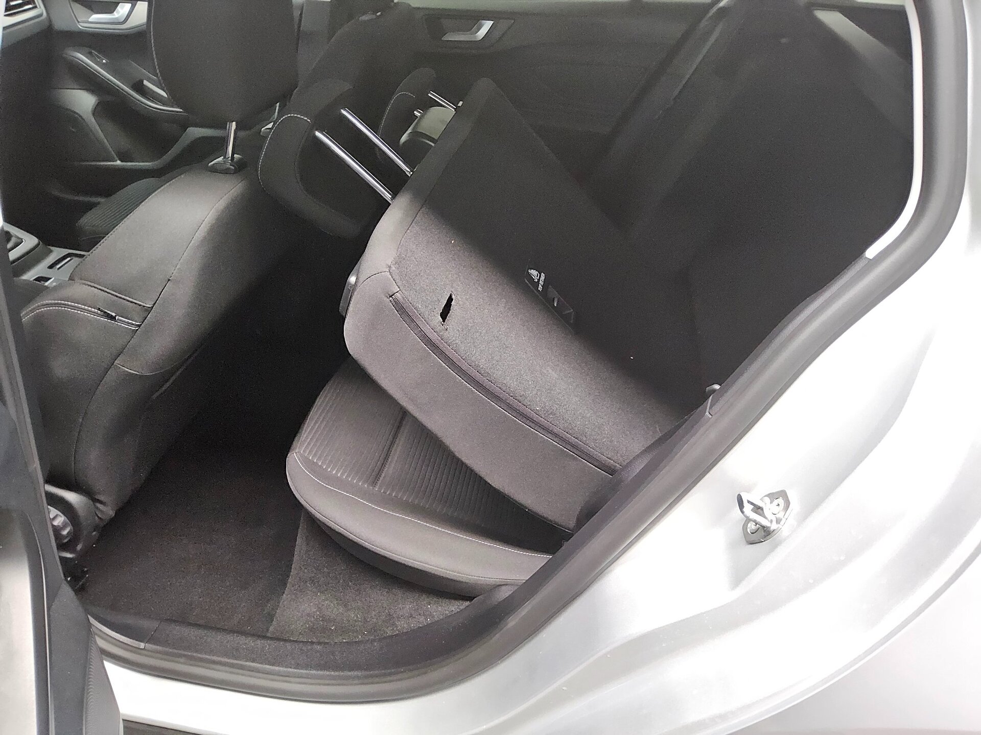 Ford Focus Turnier 1.0 EB Titanium Navi LED Shz 12